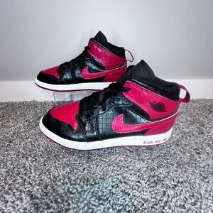 Nike Air Jordan 1 Mid SE Bred Text Black Red Youth 3Y DM9651-001